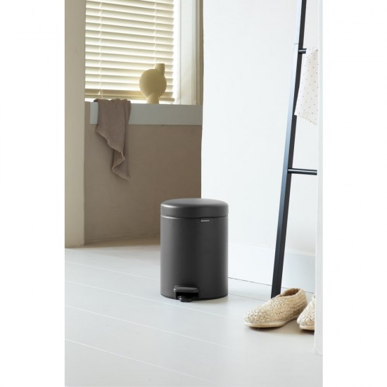 Кош за смет с педал Brabantia NewIcon 5L, Mineral Infinite Grey Кош за смет с педал Brabantia NewIcon 5L, Mineral Infinite Grey