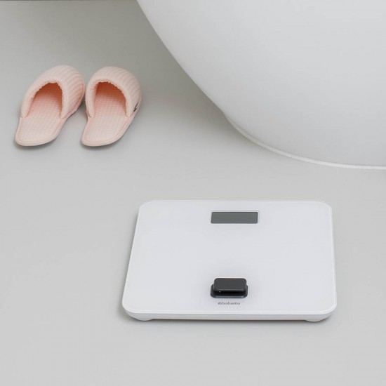 Дигитална везна за баня Brabantia ReNew White, работа без батерии Дигитална везна за баня Brabantia ReNew White, работа без батерии