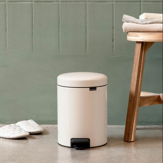 Кош за смет с педал Brabantia NewIcon 3L, Soft Beige Кош за смет с педал Brabantia NewIcon 3L, Soft Beige