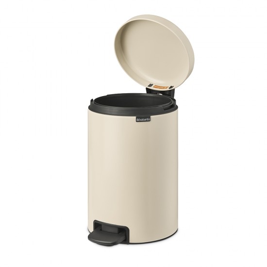 Кош за смет с педал Brabantia NewIcon 12L, Soft Beige Кош за смет с педал Brabantia NewIcon 12L, Soft Beige