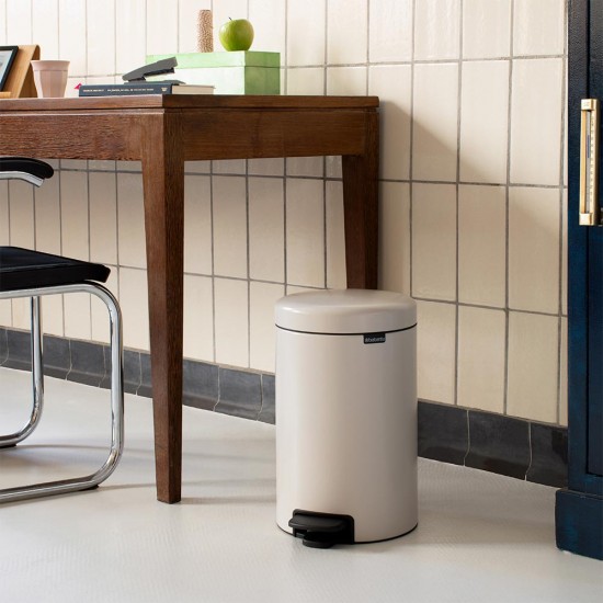 Кош за смет с педал Brabantia NewIcon 12L, Soft Beige Кош за смет с педал Brabantia NewIcon 12L, Soft Beige