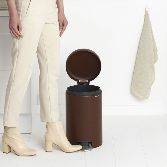 Кош за смет с педал Brabantia NewIcon 12L, Mineral Cosy Brown Кош за смет с педал Brabantia NewIcon 12L, Mineral Cosy Brown
