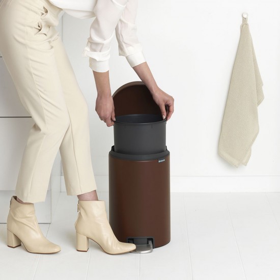 Кош за смет с педал Brabantia NewIcon 12L, Mineral Cosy Brown Кош за смет с педал Brabantia NewIcon 12L, Mineral Cosy Brown