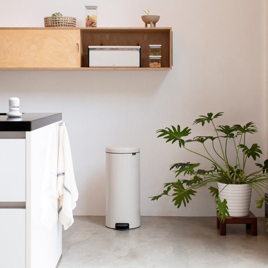Кош за смет с педал Brabantia NewIcon 30L, Soft Beige Кош за смет с педал Brabantia NewIcon 30L, Soft Beige