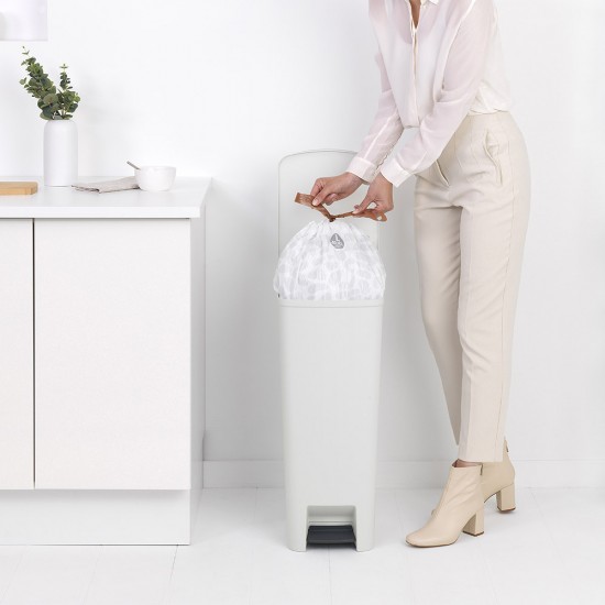 Кош за смет с педал Brabantia StepUp 40L, Light Grey Кош за смет с педал Brabantia StepUp 40L, Light Grey