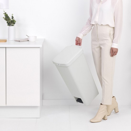 Кош за смет с педал Brabantia StepUp 40L, Light Grey Кош за смет с педал Brabantia StepUp 40L, Light Grey