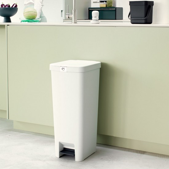 Кош за смет с педал Brabantia StepUp 40L, Light Grey Кош за смет с педал Brabantia StepUp 40L, Light Grey