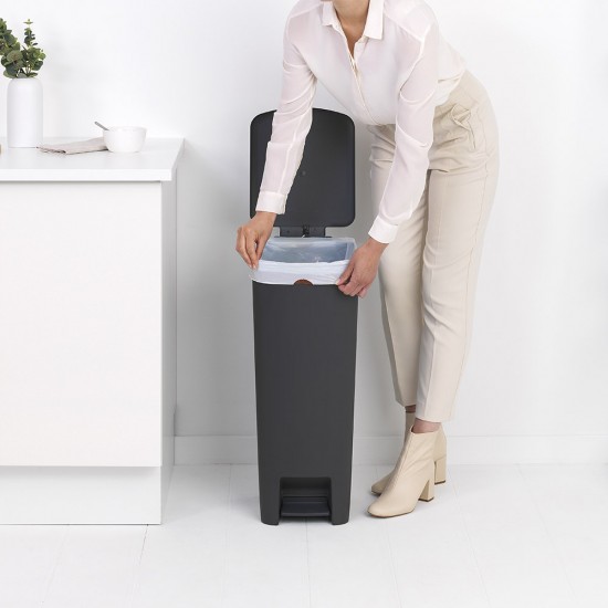 Кош за смет с педал Brabantia StepUp 40L, Dark Grey Кош за смет с педал Brabantia StepUp 40L, Dark Grey