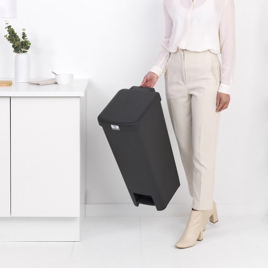 Кош за смет с педал Brabantia StepUp 40L, Dark Grey Кош за смет с педал Brabantia StepUp 40L, Dark Grey
