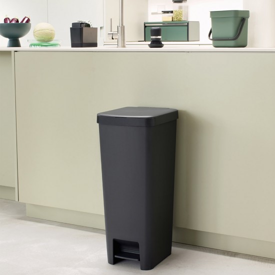 Кош за смет с педал Brabantia StepUp 40L, Dark Grey Кош за смет с педал Brabantia StepUp 40L, Dark Grey