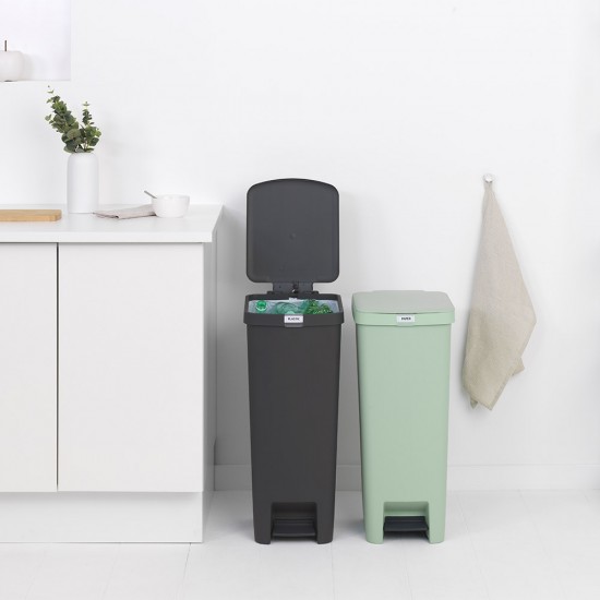 Кош за смет с педал Brabantia StepUp 40L, Dark Grey Кош за смет с педал Brabantia StepUp 40L, Dark Grey
