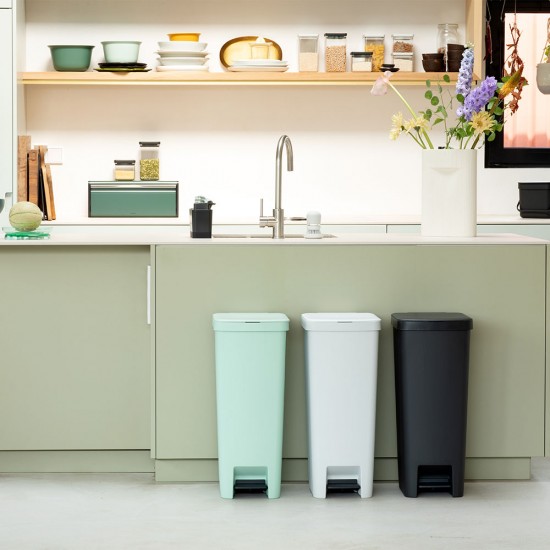 Кош за смет с педал Brabantia StepUp 40L, Dark Grey Кош за смет с педал Brabantia StepUp 40L, Dark Grey