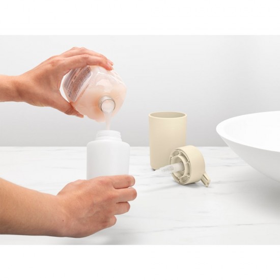 Дозатор за течен сапун Brabantia ReNew Soft Beige Дозатор за течен сапун Brabantia ReNew Soft Beige