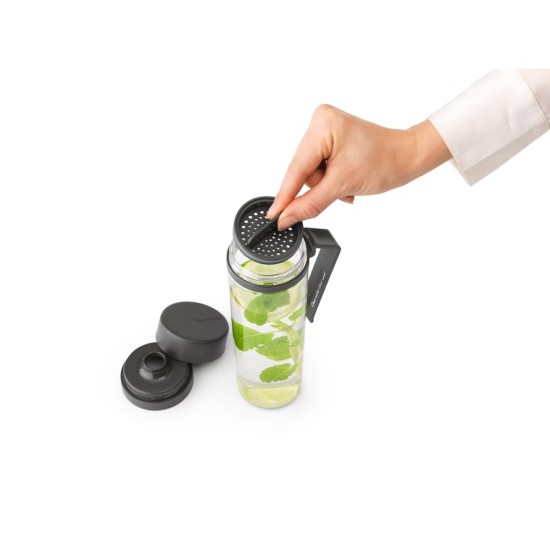 Бутилка Brabantia Make&Take 500ml Dark Grey, с цедка Бутилка Brabantia Make&Take 500ml Dark Grey, с цедка
