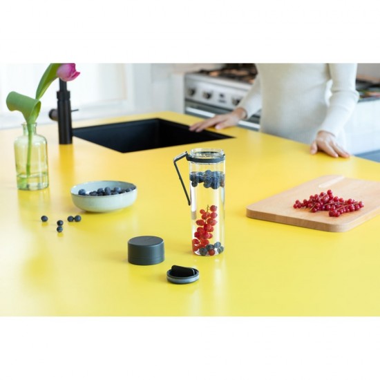 Бутилка Brabantia Make&Take 500ml Dark Grey, с цедка Бутилка Brabantia Make&Take 500ml Dark Grey, с цедка