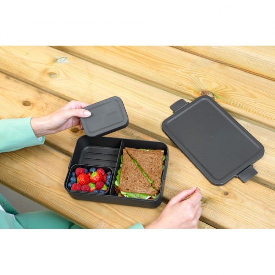 Кутия за обяд Brabantia Make&Take 2L, Dark Grey, с разделители Кутия за обяд Brabantia Make&Take 2L, Dark Grey, с разделители