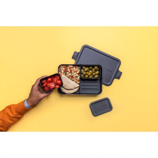 Кутия за обяд Brabantia Make&Take 2L, Dark Grey, с разделители Кутия за обяд Brabantia Make&Take 2L, Dark Grey, с разделители