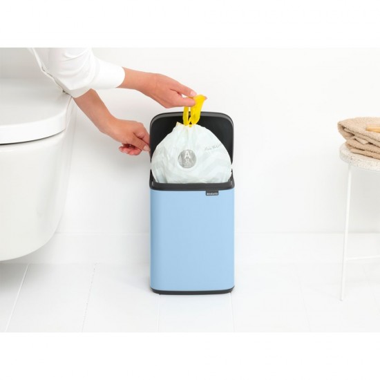Кош за смет Brabantia Bo Small 4L, Dreamy Blue Кош за смет Brabantia Bo Small 4L, Dreamy Blue