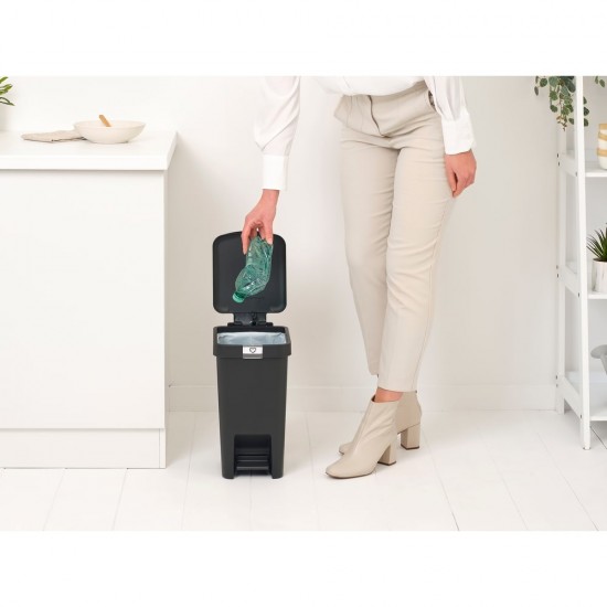 Кош за смет с педал Brabantia StepUp 10L, Dark Grey Кош за смет с педал Brabantia StepUp 10L, Dark Grey