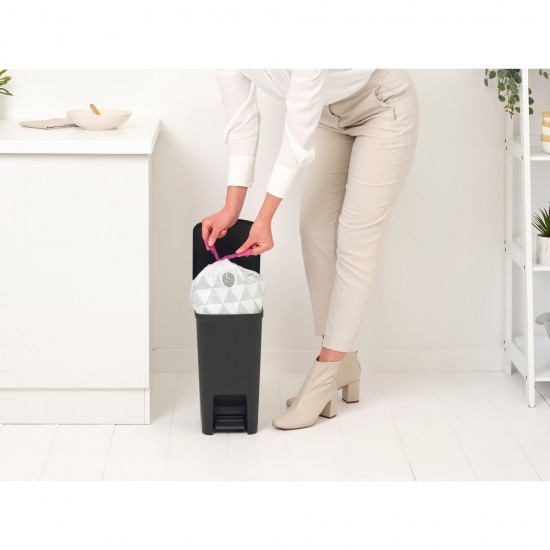 Кош за смет с педал Brabantia StepUp 10L, Dark Grey Кош за смет с педал Brabantia StepUp 10L, Dark Grey