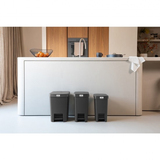 Кош за смет с педал Brabantia StepUp 10L, Dark Grey Кош за смет с педал Brabantia StepUp 10L, Dark Grey