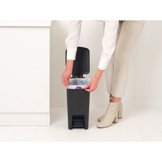 Кош за смет с педал Brabantia StepUp 10L, Dark Grey Кош за смет с педал Brabantia StepUp 10L, Dark Grey