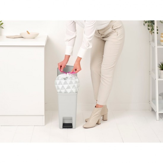 Кош за смет с педал Brabantia StepUp 10L, Light Grey Кош за смет с педал Brabantia StepUp 10L, Light Grey