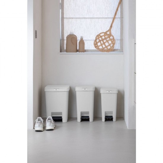 Кош за смет с педал Brabantia StepUp 10L, Light Grey Кош за смет с педал Brabantia StepUp 10L, Light Grey