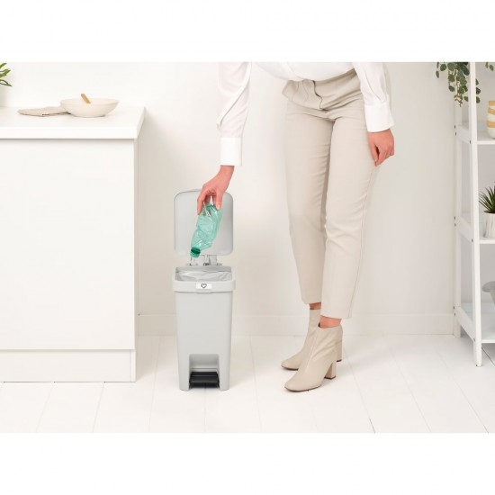 Кош за смет с педал Brabantia StepUp 10L, Light Grey Кош за смет с педал Brabantia StepUp 10L, Light Grey