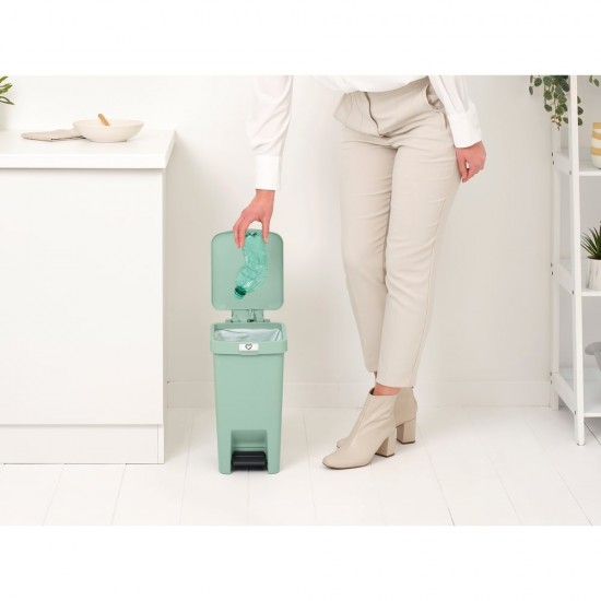 Кош за смет с педал Brabantia StepUp 10L, Jade Green Кош за смет с педал Brabantia StepUp 10L, Jade Green