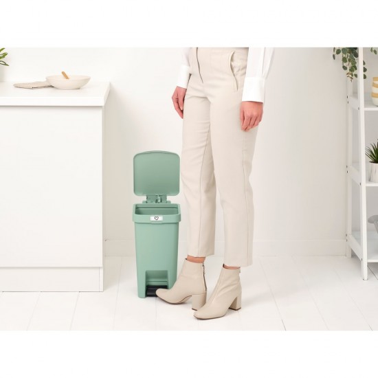 Кош за смет с педал Brabantia StepUp 10L, Jade Green Кош за смет с педал Brabantia StepUp 10L, Jade Green