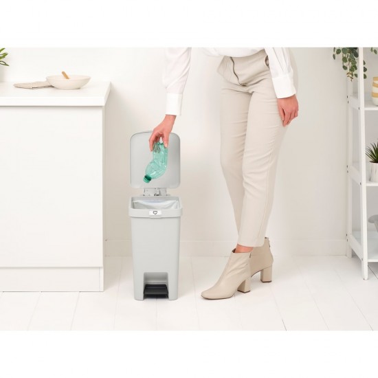 Кош за смет с педал Brabantia StepUp 16L, Light Grey Кош за смет с педал Brabantia StepUp 16L, Light Grey
