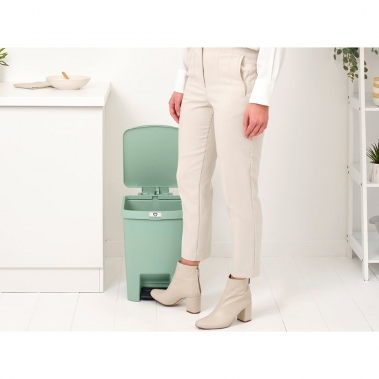 Кош за смет с педал Brabantia StepUp 25L, Jade Green Кош за смет с педал Brabantia StepUp 25L, Jade Green