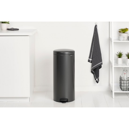 Кош за смет с педал Brabantia NewIcon 30L, Confident Grey Кош за смет с педал Brabantia NewIcon 30L, Confident Grey
