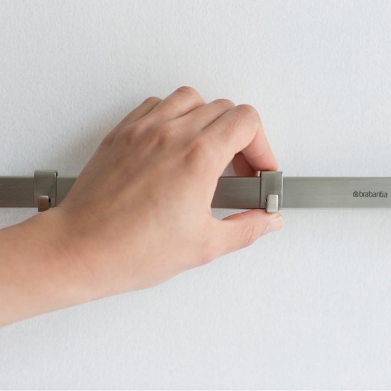Лайсна за прибори Brabantia Accent Line 60cm, Matt Steel Silver, 7 куки Лайсна за прибори Brabantia Accent Line 60cm, Matt Steel Silver, 7 куки