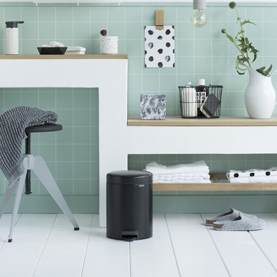Кош за смет с педал Brabantia NewIcon 5L, Matt Black Кош за смет с педал Brabantia NewIcon 5L, Matt Black