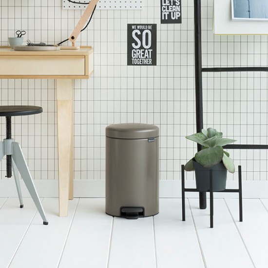 Кош за смет с педал Brabantia NewIcon 12L, Platinum Кош за смет с педал Brabantia NewIcon 12L, Platinum