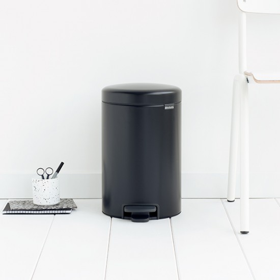 Кош за смет с педал Brabantia NewIcon 12L, Matt Black Кош за смет с педал Brabantia NewIcon 12L, Matt Black