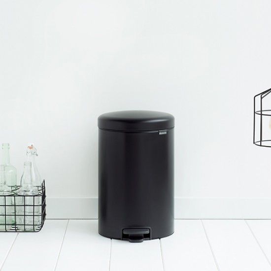 Кош за смет с педал Brabantia NewIcon 20L, Matt Black Кош за смет с педал Brabantia NewIcon 20L, Matt Black