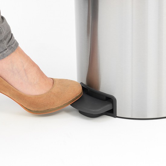 Кош за смет с педал Brabantia NewIcon 20L, Matt Steel Fingerprint Proof Кош за смет с педал Brabantia NewIcon 20L, Matt Steel Fingerprint Proof