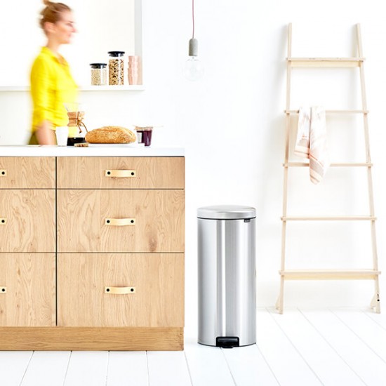 Кош за смет с педал Brabantia NewIcon 30L, Matt Steel Fingerprint Proof Кош за смет с педал Brabantia NewIcon 30L, Matt Steel Fingerprint Proof