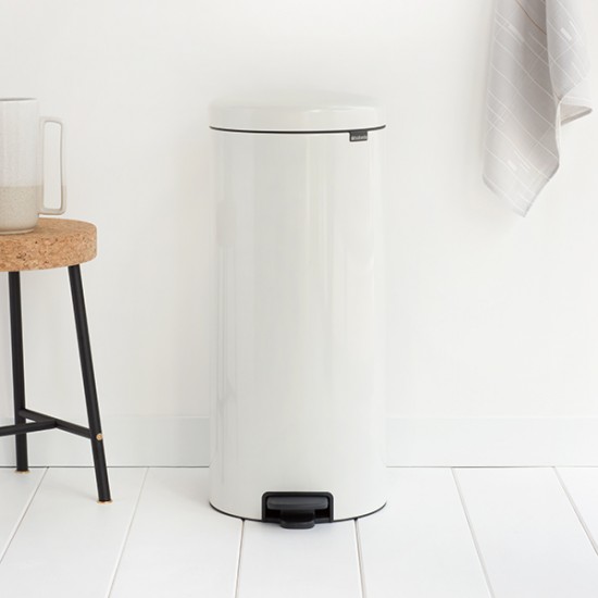 Кош за смет с педал Brabantia NewIcon 30L, Whiite, метална кофа Кош за смет с педал Brabantia NewIcon 30L, Whiite, метална кофа
