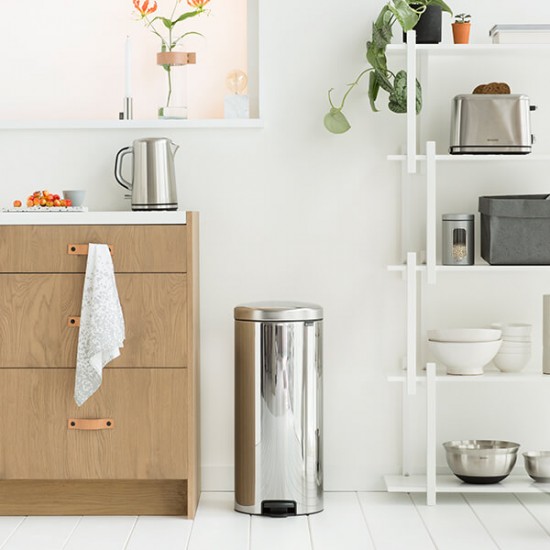 Кош за смет с педал Brabantia NewIcon 30L, Brilliant Steel, метална кофа Кош за смет с педал Brabantia NewIcon 30L, Brilliant Steel, метална кофа