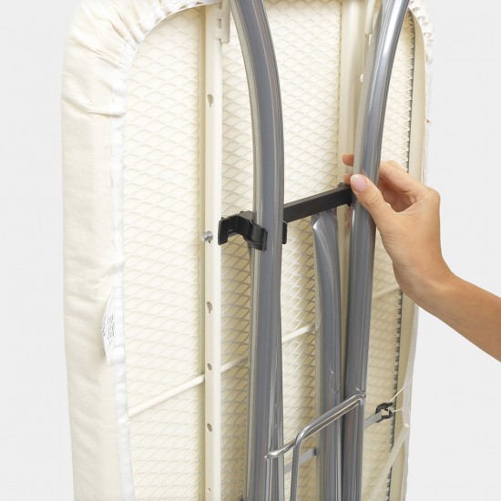 Маса за гладене Brabantia C 124x45cm с поставка за парогенератор, Ice Water Маса за гладене Brabantia C 124x45cm с поставка за парогенератор, Ice Water